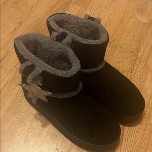Cozy Black and Gray Winter Boots for Women